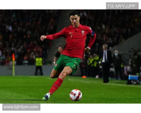 足球明星C罗的传奇人生与精彩瞬间全景画像解析